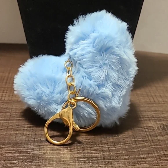 Light Blue Faux Fur Heart Shaped Keychain Plush Soft Accent NEW Ladies Home Auto - Picture 2 of 4